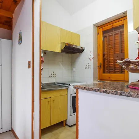 1 Bedroom In Acqualadrone Apartment *