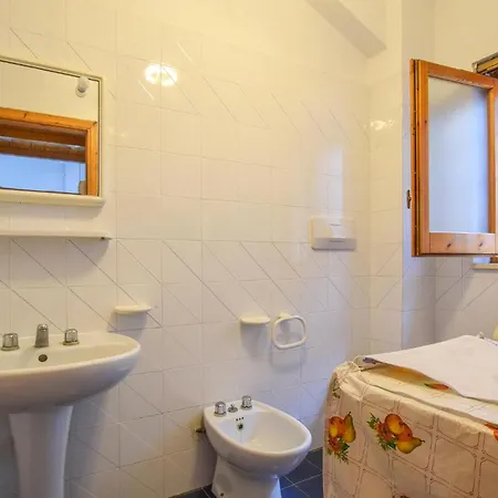 1 Bedroom In Acqualadrone Apartment *